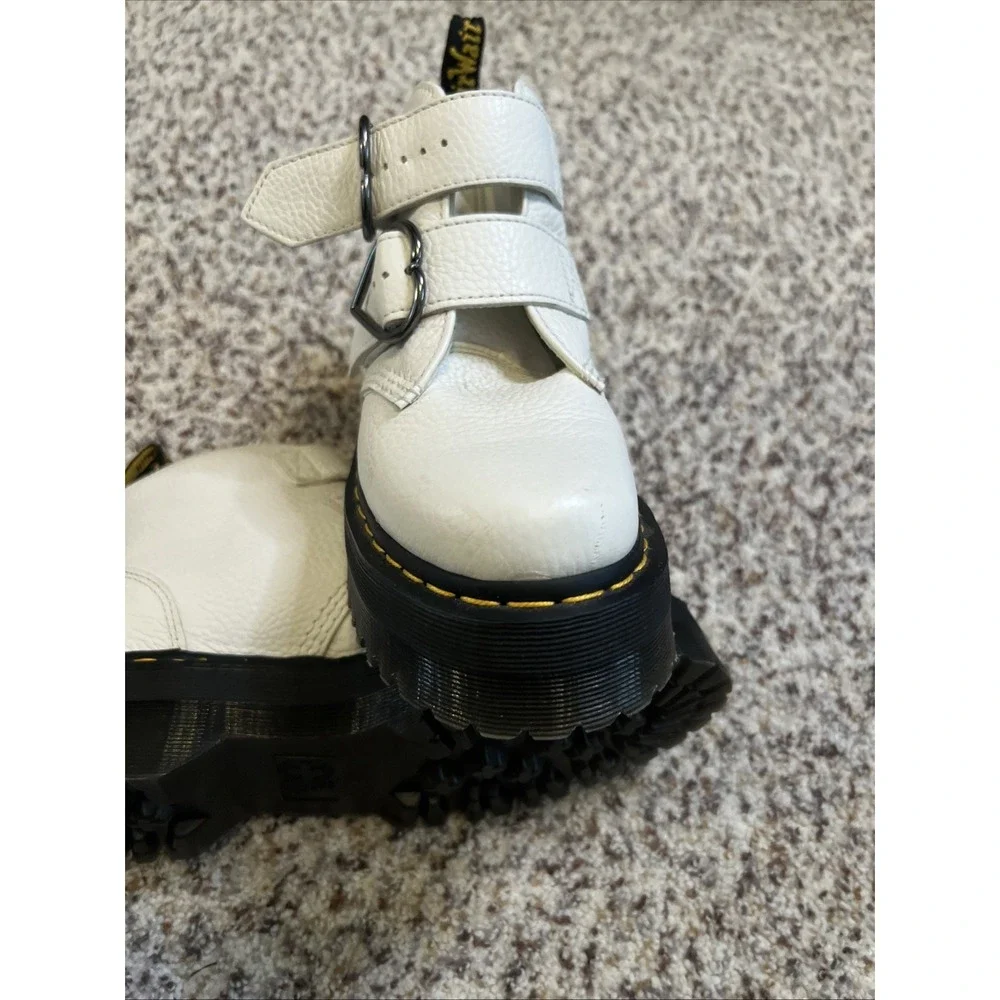 DR MARTENS Devon Heart White Leather Platform Boot Shoes Size 7 Used Ones